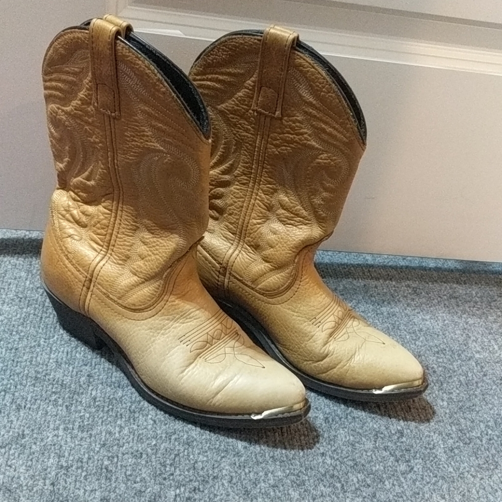 Women's cowboy boots